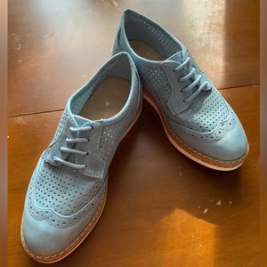Wanted brand Alabaster wing-tipped oxfords in baby blue sz 6